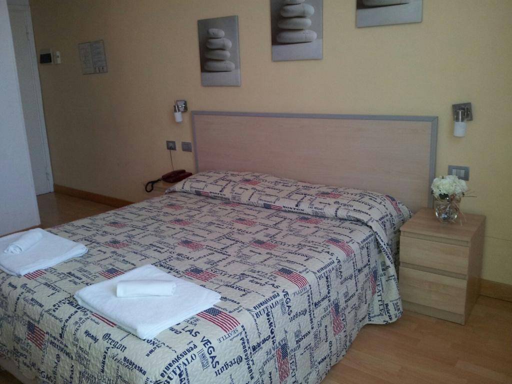 Hotel Butterfly Montecatini Terme Szoba fotó